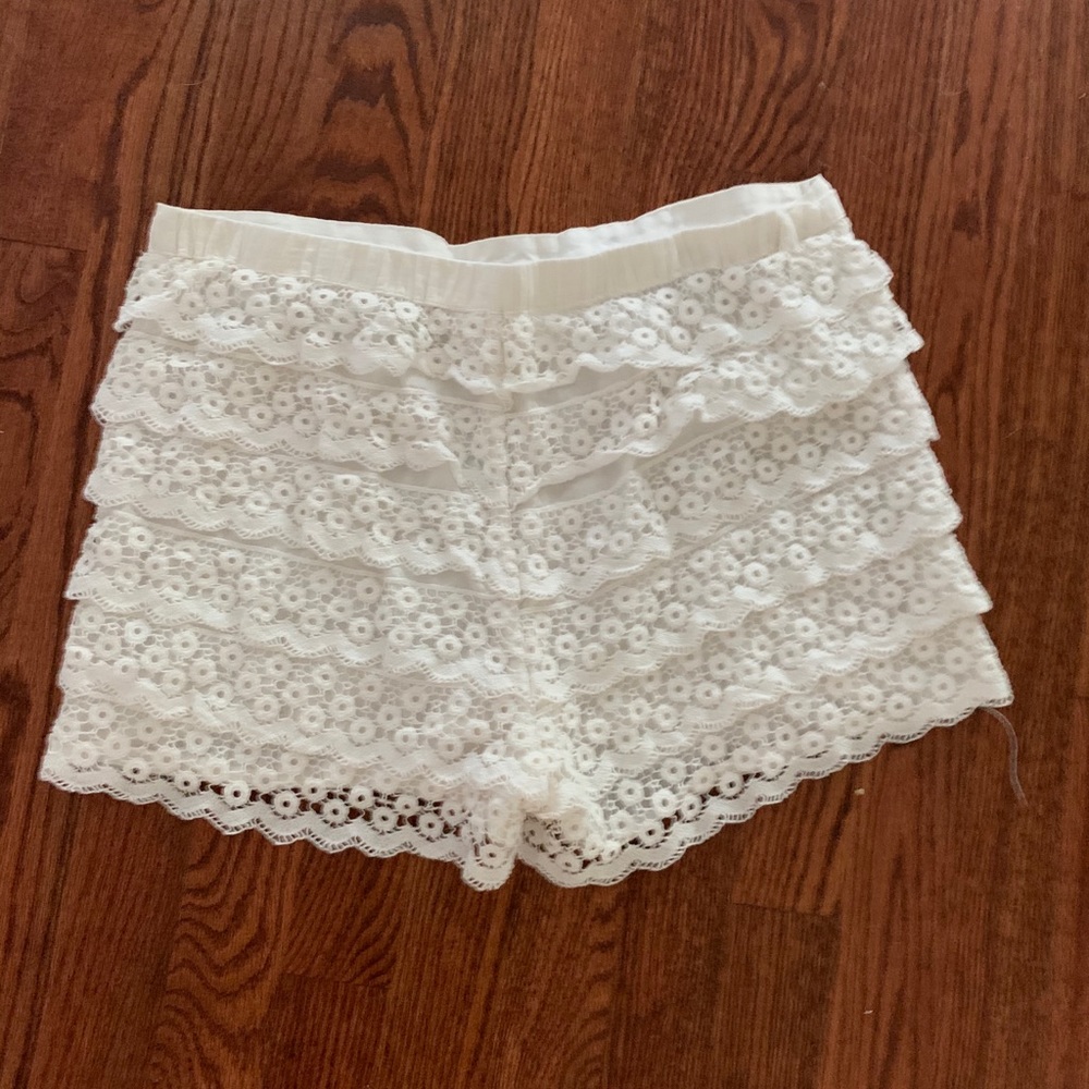 white lace shorts